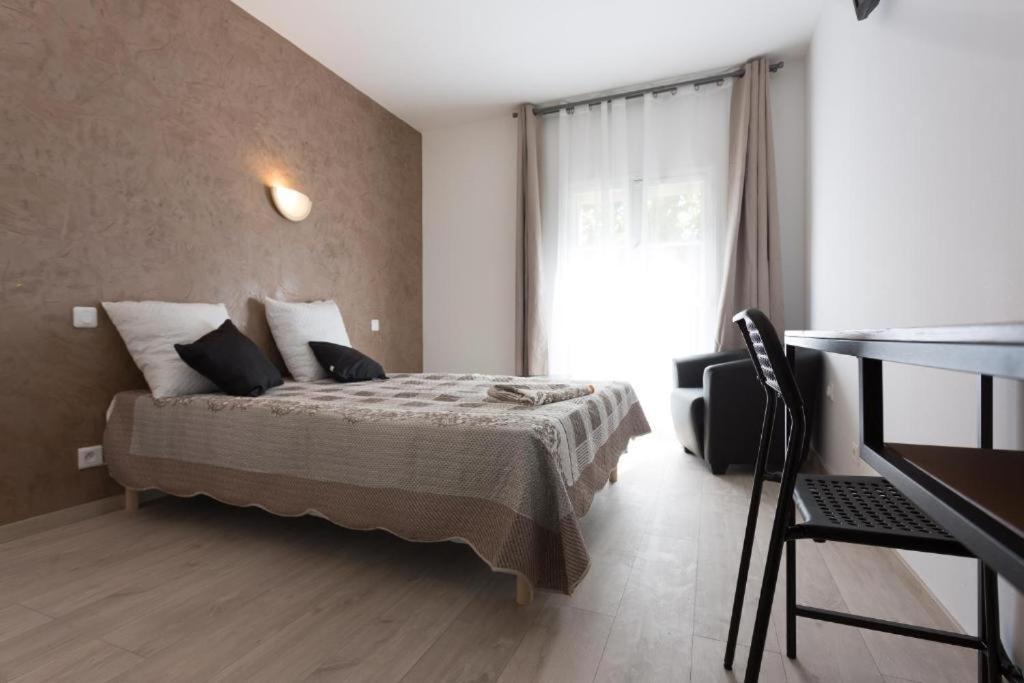 Hotel Alizea Avignon Bagian luar foto
