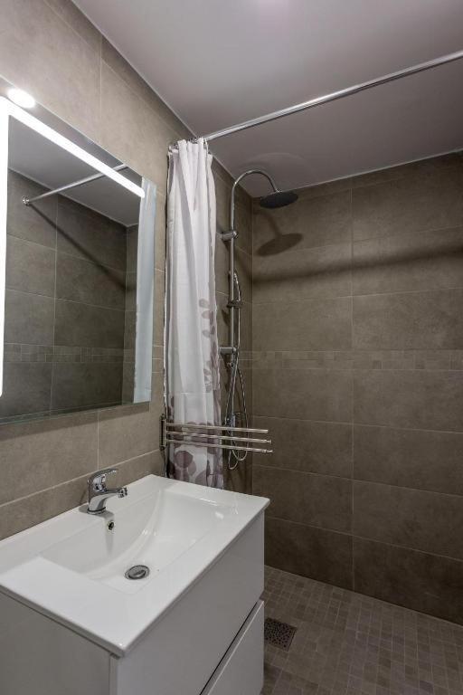 Hotel Alizea Avignon Bagian luar foto