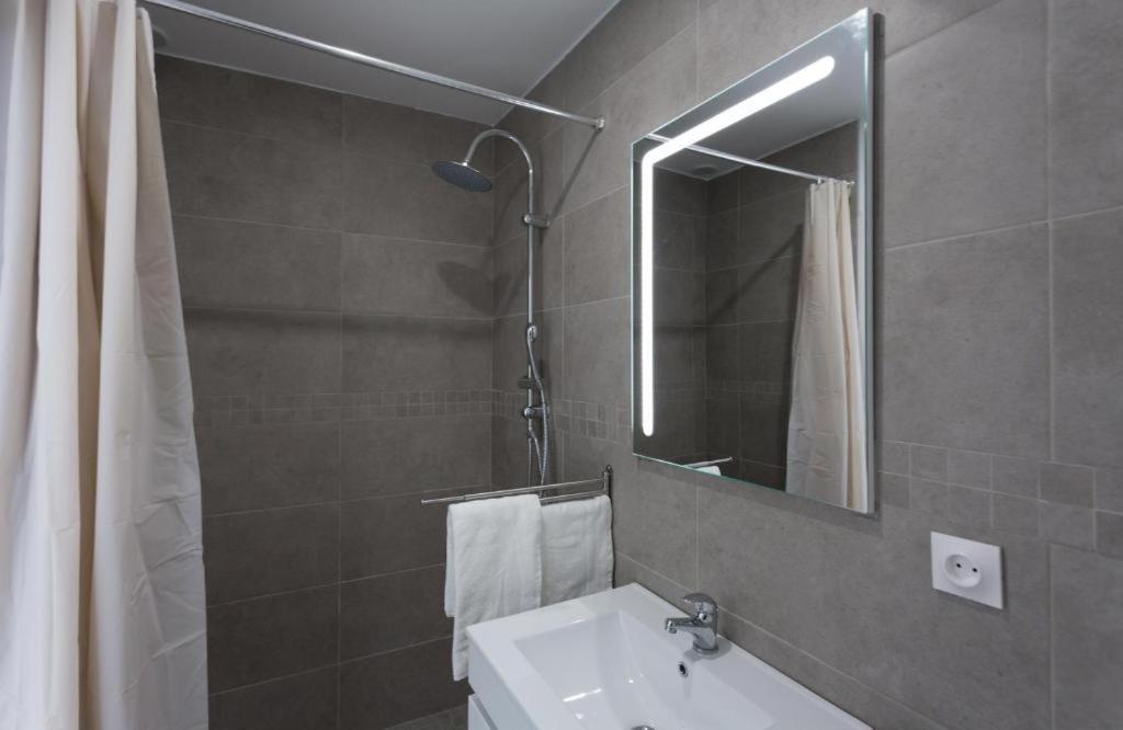 Hotel Alizea Avignon Bagian luar foto