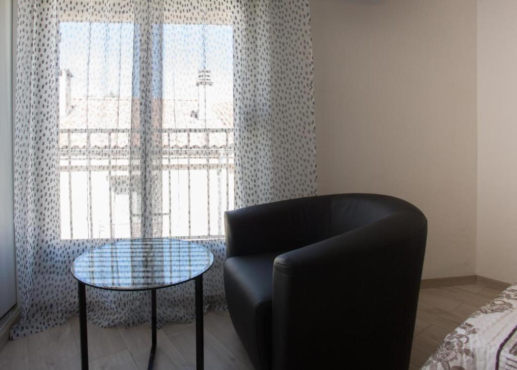 Hotel Alizea Avignon Bagian luar foto